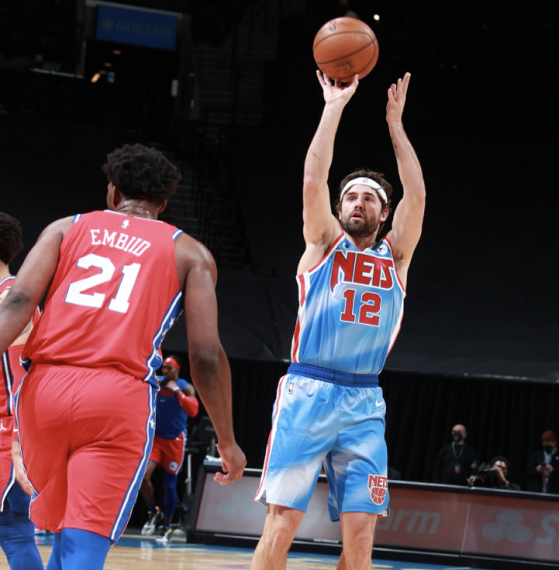 山东泰山球迷高举事件始末