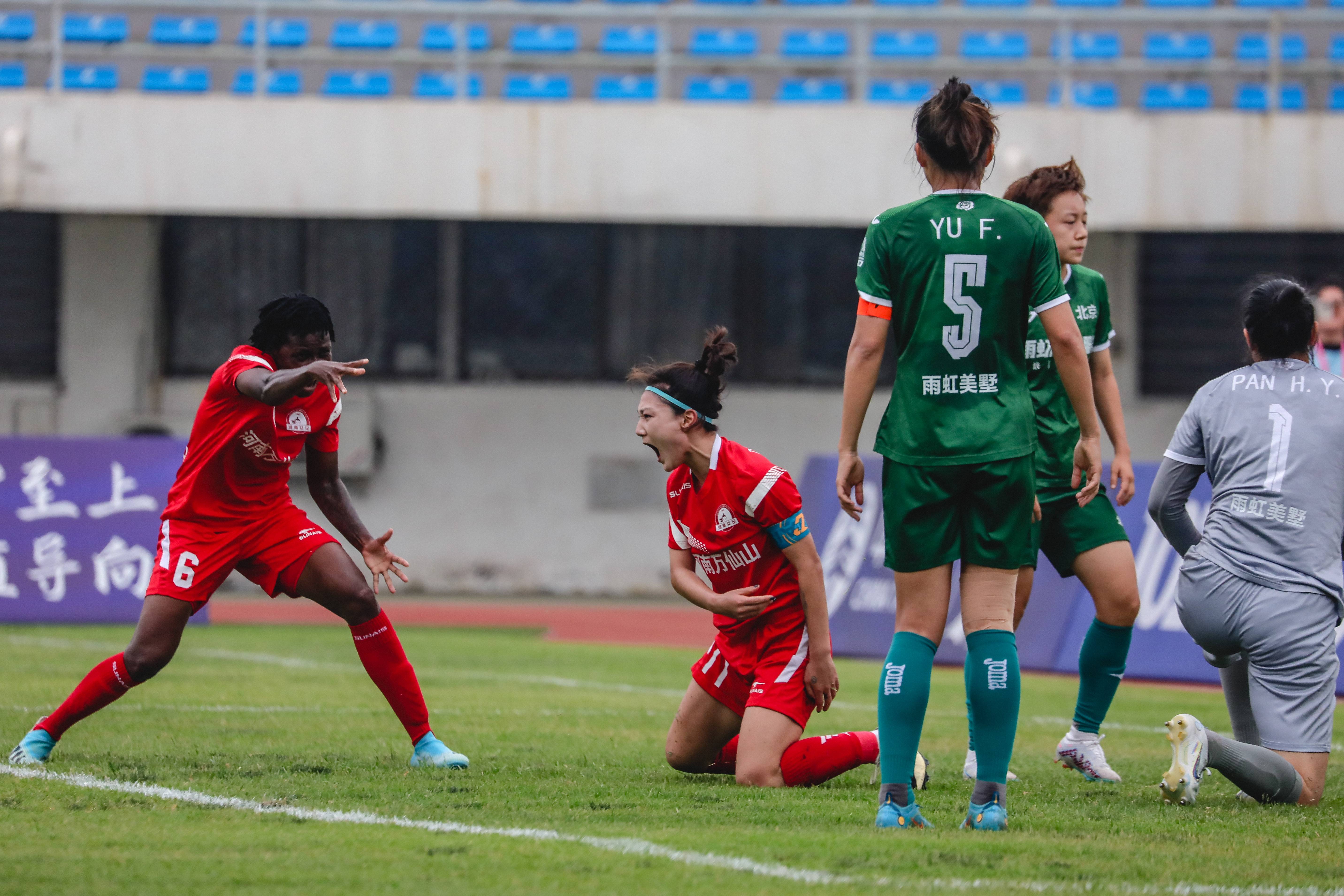 和平精英女角色被击倒